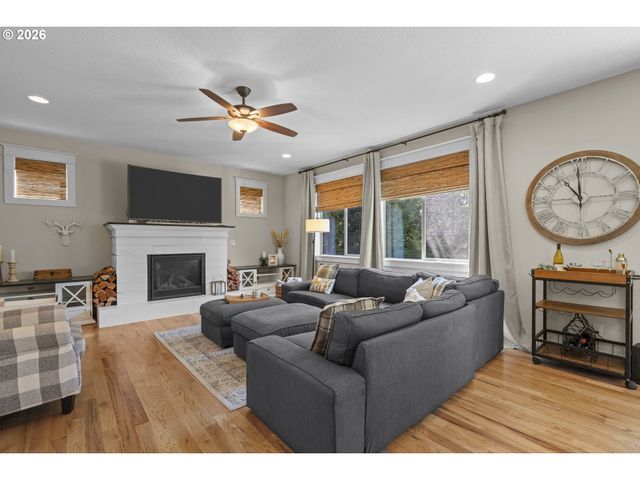 5102 E LONGEST Dr, Newberg, OR 97132