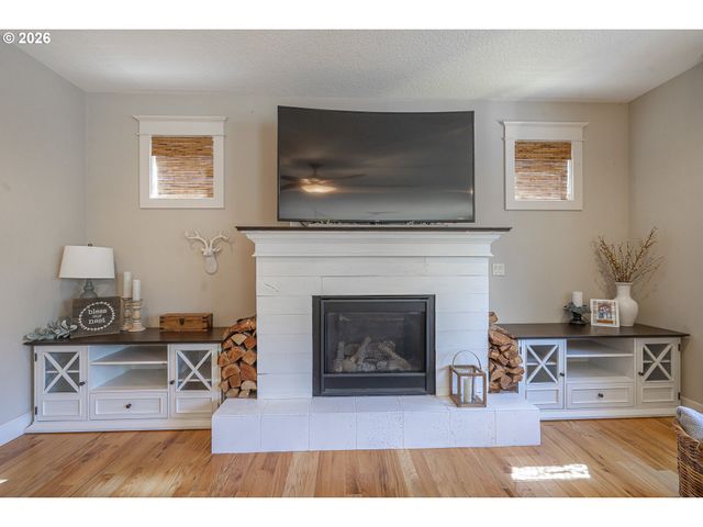 5102 E LONGEST Dr, Newberg, OR 97132