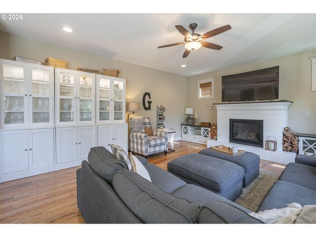 5102 E LONGEST Dr, Newberg, OR 97132