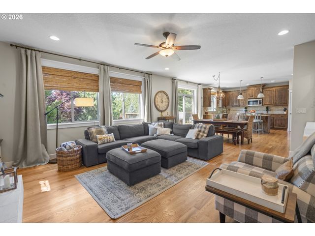 5102 E LONGEST Dr, Newberg, OR 97132