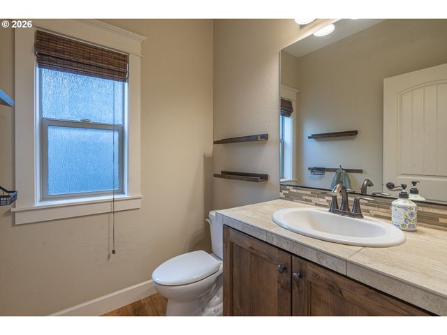 5102 E LONGEST Dr, Newberg, OR 97132