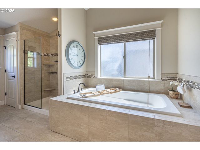 5102 E LONGEST Dr, Newberg, OR 97132