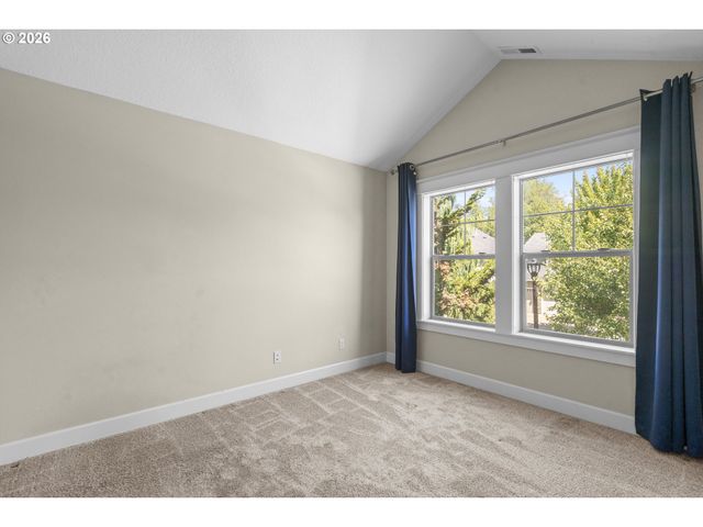 5102 E LONGEST Dr, Newberg, OR 97132