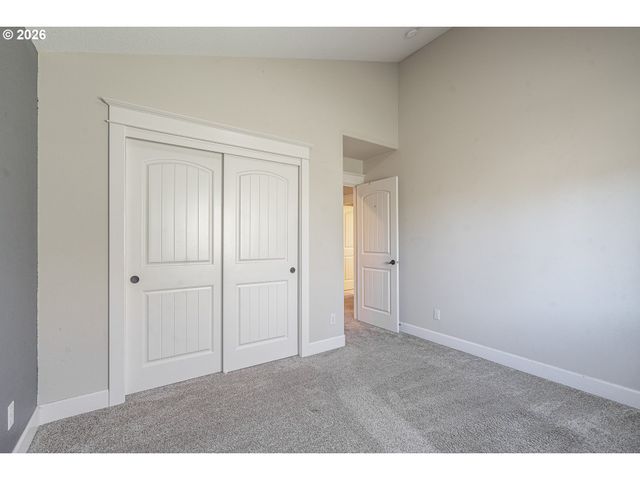 5102 E LONGEST Dr, Newberg, OR 97132