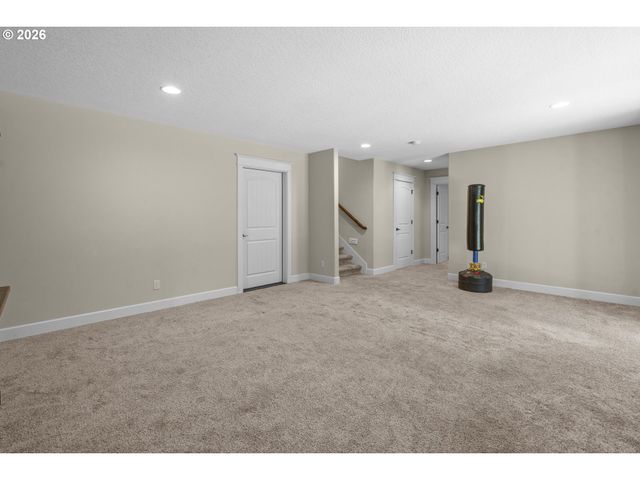 5102 E LONGEST Dr, Newberg, OR 97132