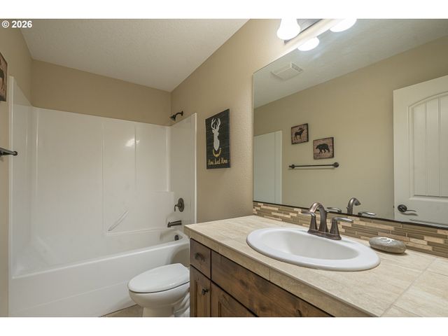 5102 E LONGEST Dr, Newberg, OR 97132