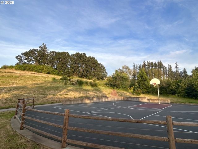 5102 E LONGEST Dr, Newberg, OR 97132