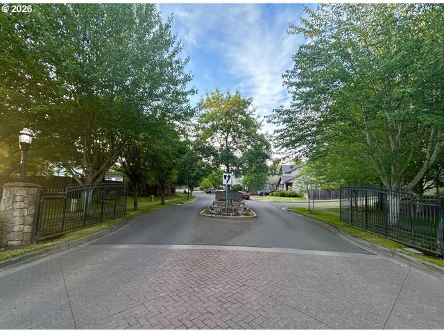 5102 E LONGEST Dr, Newberg, OR 97132