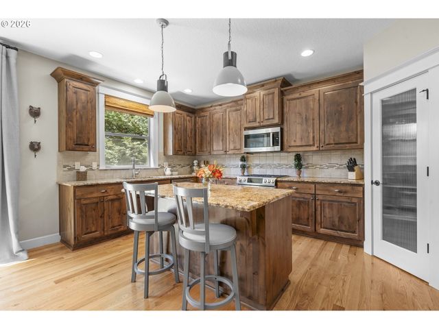 5102 E LONGEST Dr, Newberg, OR 97132