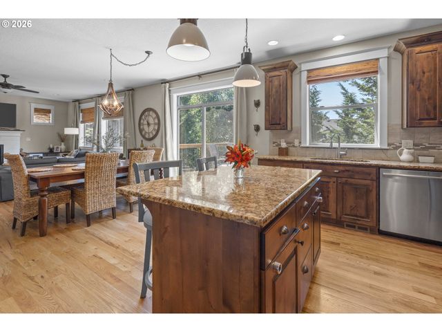 5102 E LONGEST Dr, Newberg, OR 97132