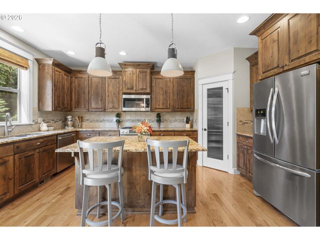 5102 E LONGEST Dr, Newberg, OR 97132