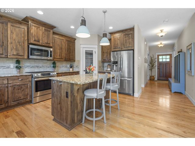 5102 E LONGEST Dr, Newberg, OR 97132