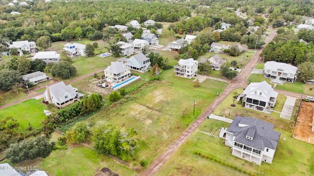 121 Lakewood Drive, Waveland, MS 39576