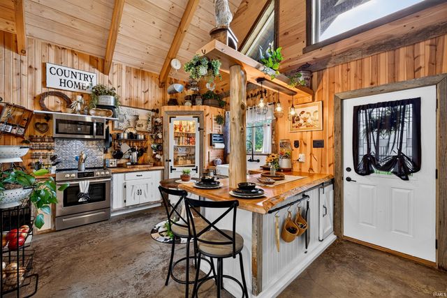 2443 Mangus Road, Poland, IN 47868