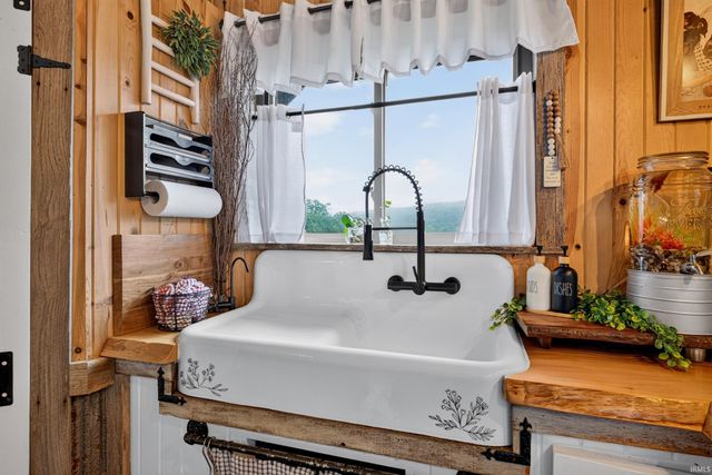 2443 Mangus Road, Poland, IN 47868
