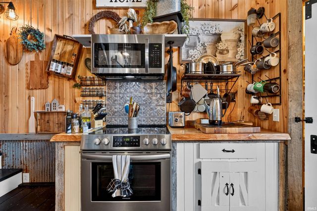 2443 Mangus Road, Poland, IN 47868