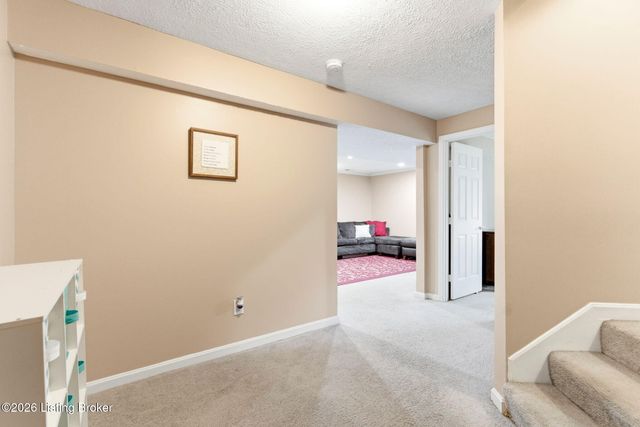 11413 Catalpa View Ct, Louisville, KY 40299