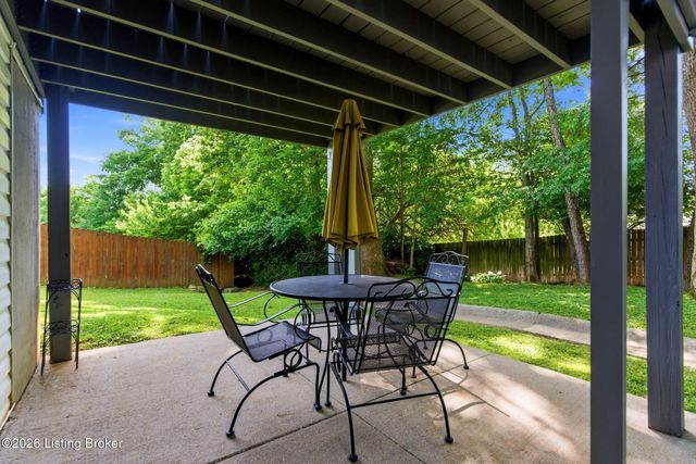 11413 Catalpa View Ct, Louisville, KY 40299