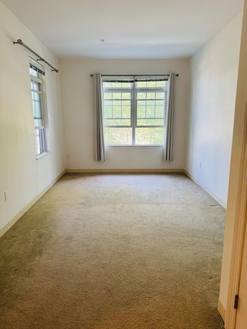 614 Pond St 1101, Braintree, MA 02184