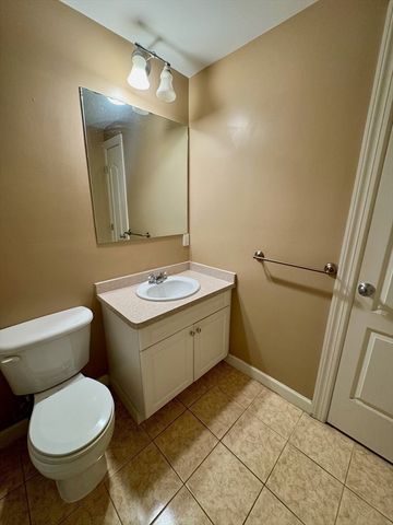614 Pond St 1101, Braintree, MA 02184