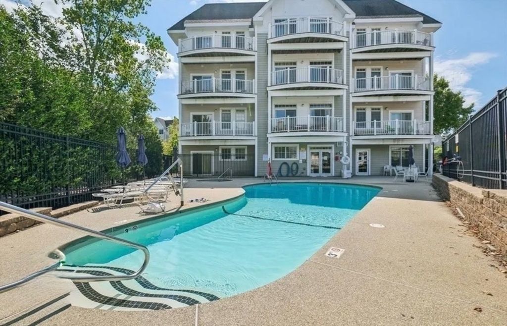 614 Pond St 1101, Braintree, MA 02184