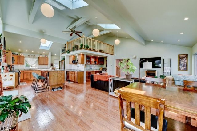 11 Mt Crest Rd, Jefferson Twp., NJ 07438