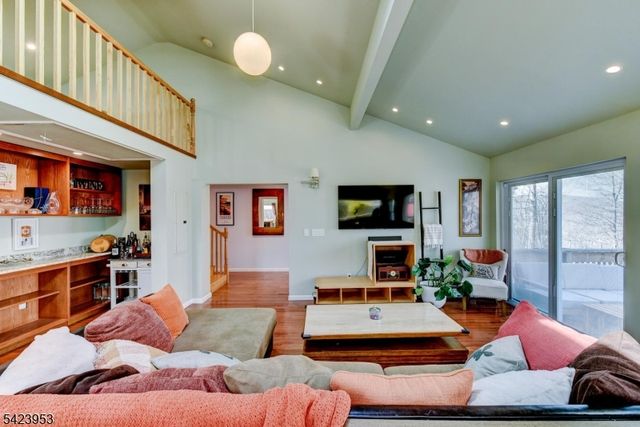 11 Mt Crest Rd, Jefferson Twp., NJ 07438