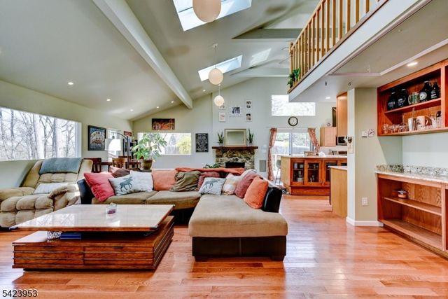 11 Mt Crest Rd, Jefferson Twp., NJ 07438