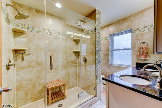 11 Mt Crest Rd, Jefferson Twp., NJ 07438