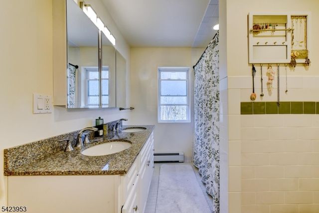 11 Mt Crest Rd, Jefferson Twp., NJ 07438