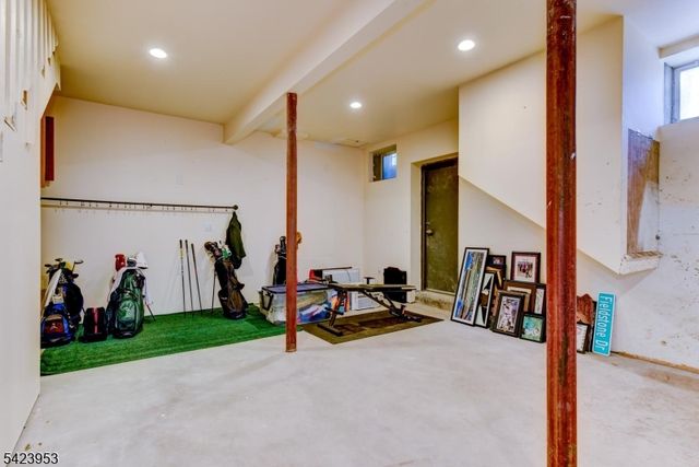 11 Mt Crest Rd, Jefferson Twp., NJ 07438