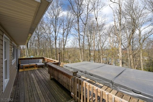 11 Mt Crest Rd, Jefferson Twp., NJ 07438