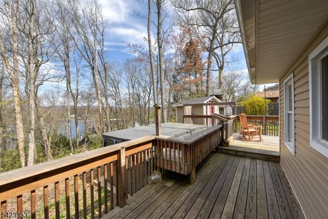 11 Mt Crest Rd, Jefferson Twp., NJ 07438