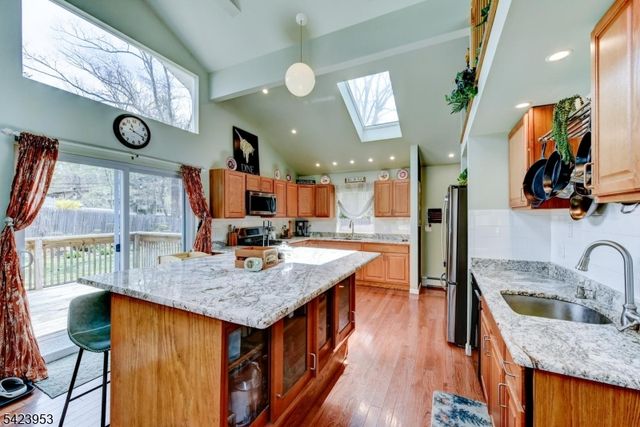 11 Mt Crest Rd, Jefferson Twp., NJ 07438