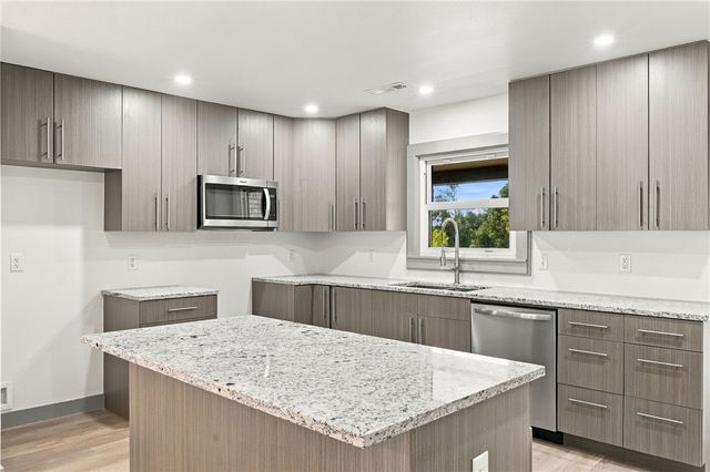 902 N 9th Street, Rogers, AR 72756