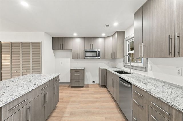902 N 9th Street, Rogers, AR 72756