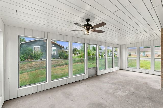 902 N 9th Street, Rogers, AR 72756
