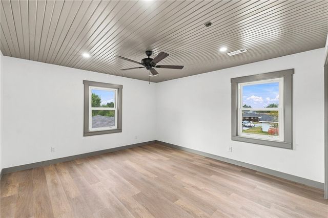 902 N 9th Street, Rogers, AR 72756