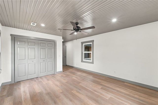 902 N 9th Street, Rogers, AR 72756