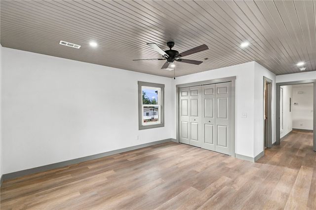 902 N 9th Street, Rogers, AR 72756
