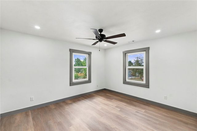 902 N 9th Street, Rogers, AR 72756
