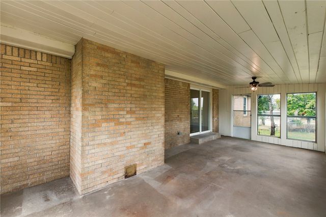 902 N 9th Street, Rogers, AR 72756