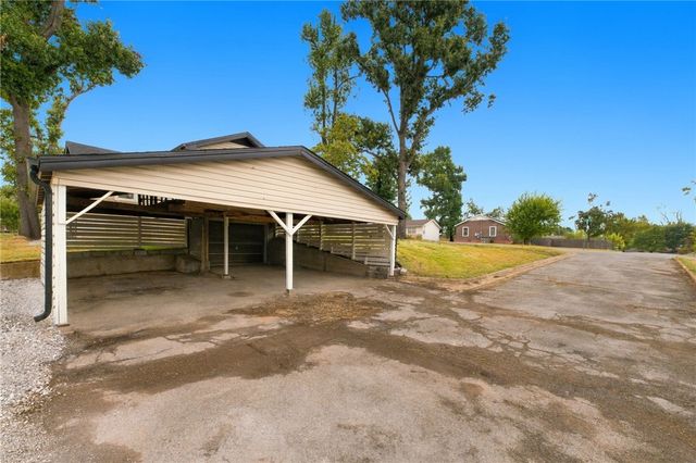 902 N 9th Street, Rogers, AR 72756