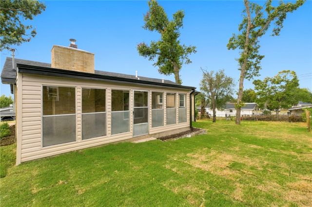 902 N 9th Street, Rogers, AR 72756