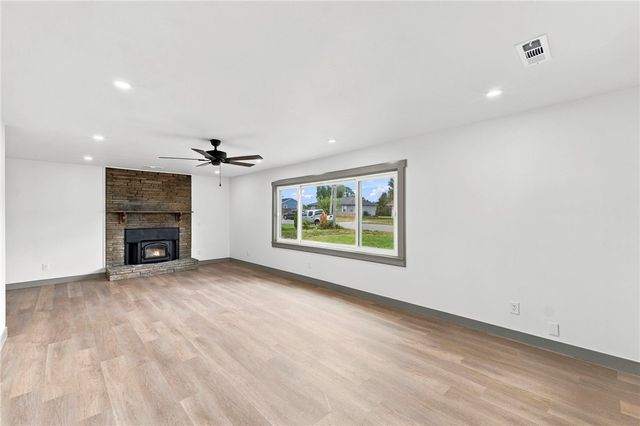 902 N 9th Street, Rogers, AR 72756