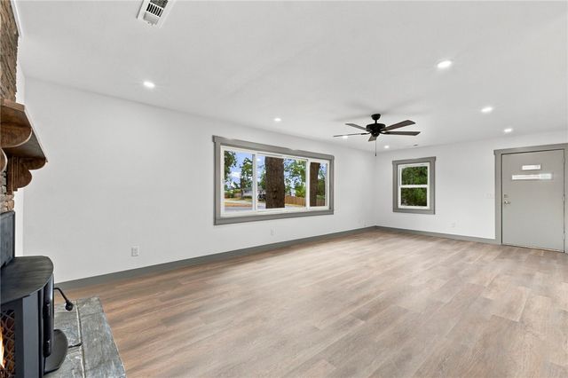902 N 9th Street, Rogers, AR 72756