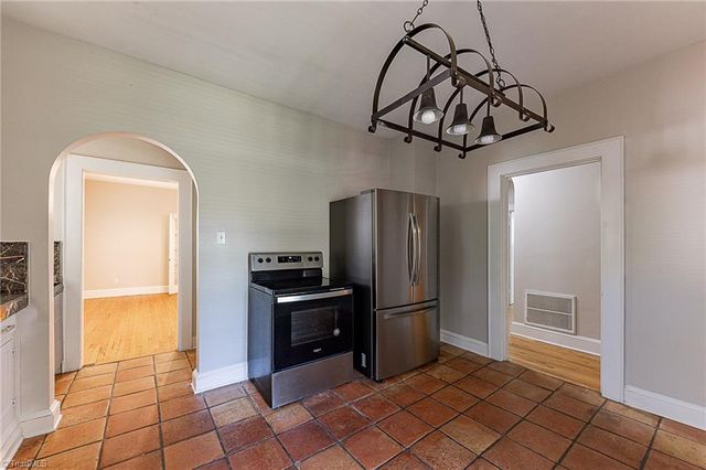 122 Rosedale Circle, Winston-salem, NC 27106