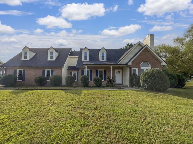 2592 Emerald Ct, Clarksville, TN 37042