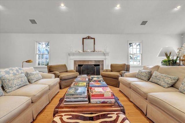 1801 Drakestone Avenue, Nichols Hills, OK 73120