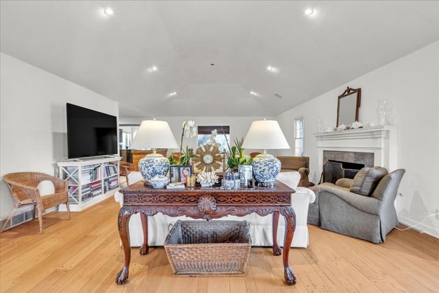 1801 Drakestone Avenue, Nichols Hills, OK 73120